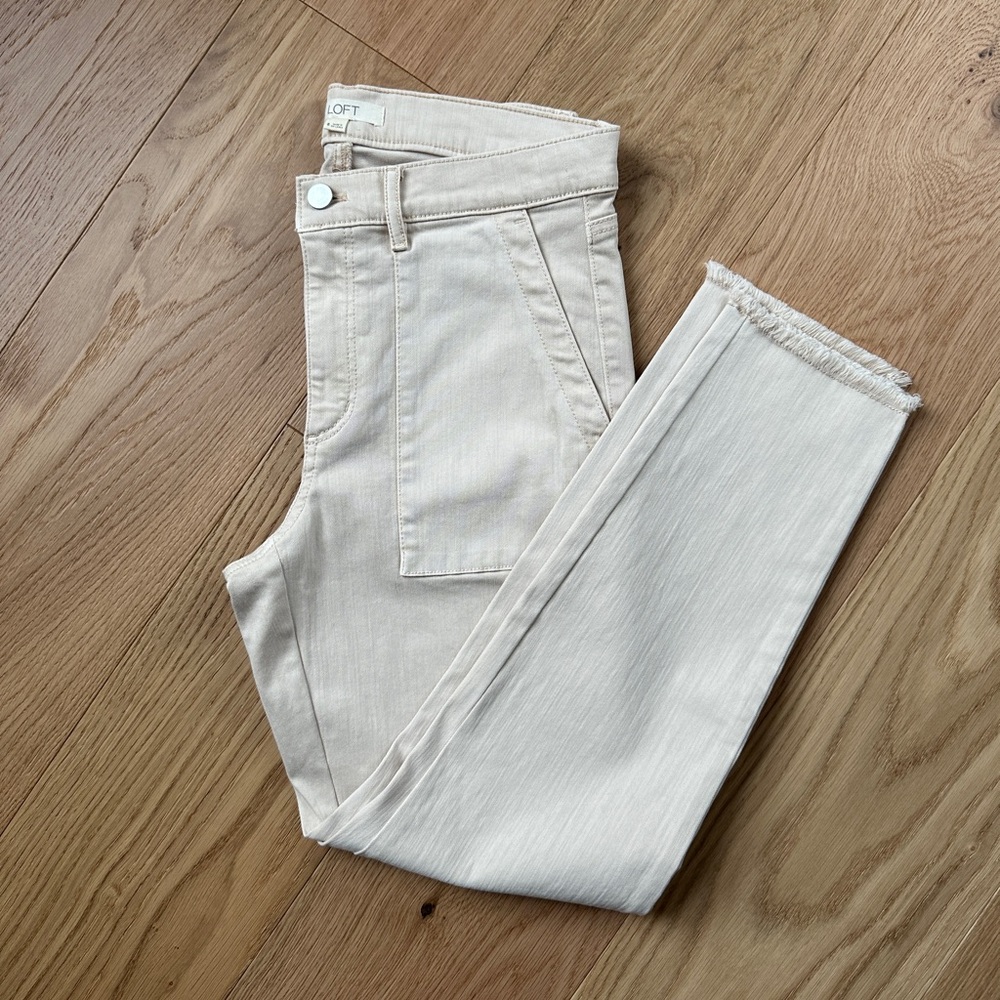 LIKE NEW Ann Taylor LOFT High Waisted Cropped Khakis Raw Hem Size 6